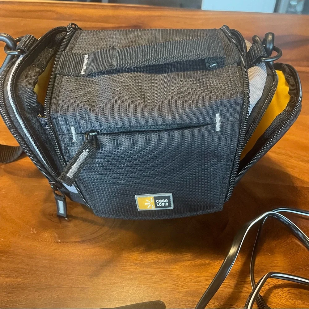 Sony Silver Handy cam DCR-SR68 Camcorder with Carry Case and Cables